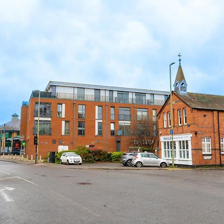 The Regency Suite - Modern 2-Bed 1-Bath Apartment Chertsey Εξωτερικό φωτογραφία