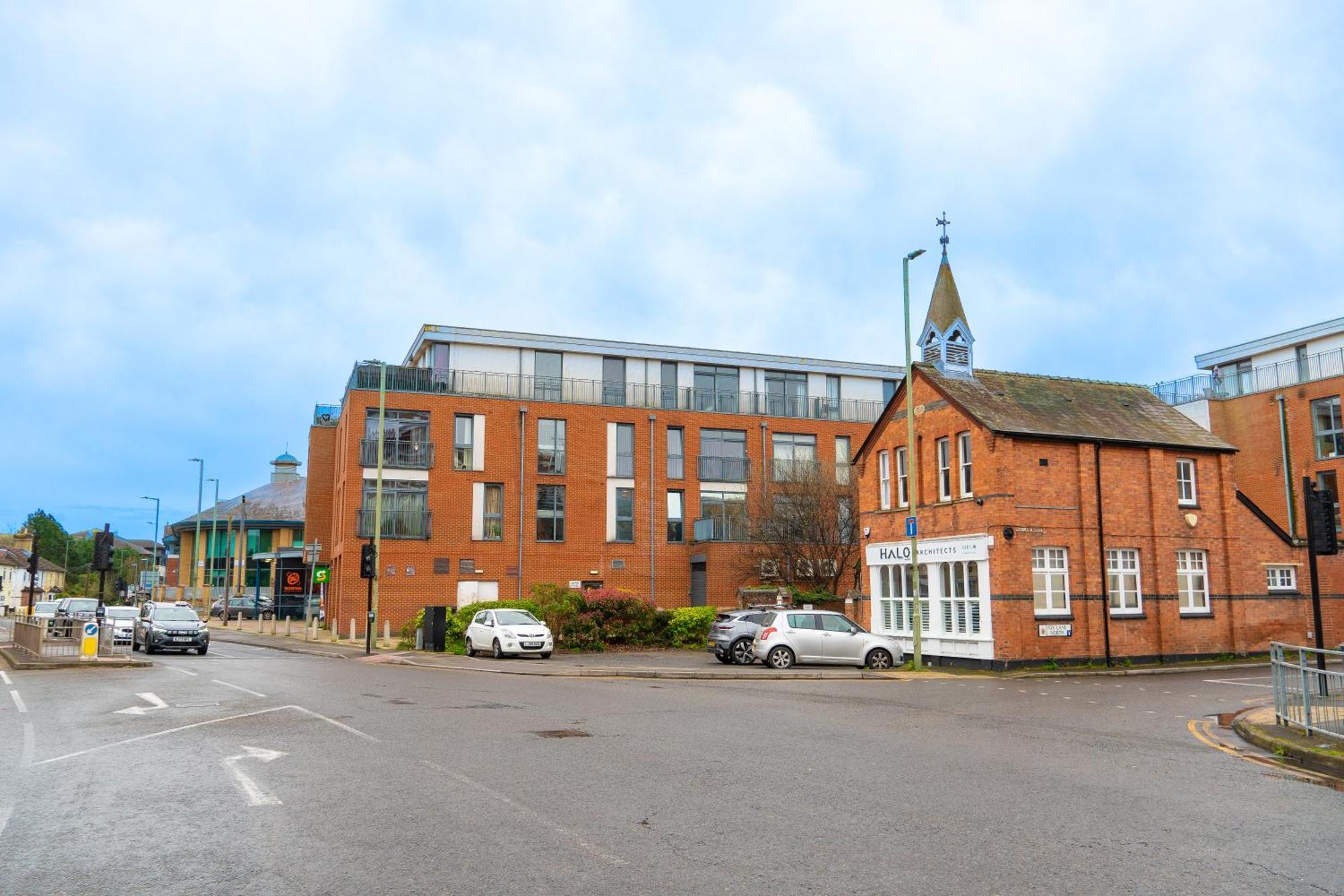 The Regency Suite - Modern 2-Bed 1-Bath Apartment Chertsey Εξωτερικό φωτογραφία