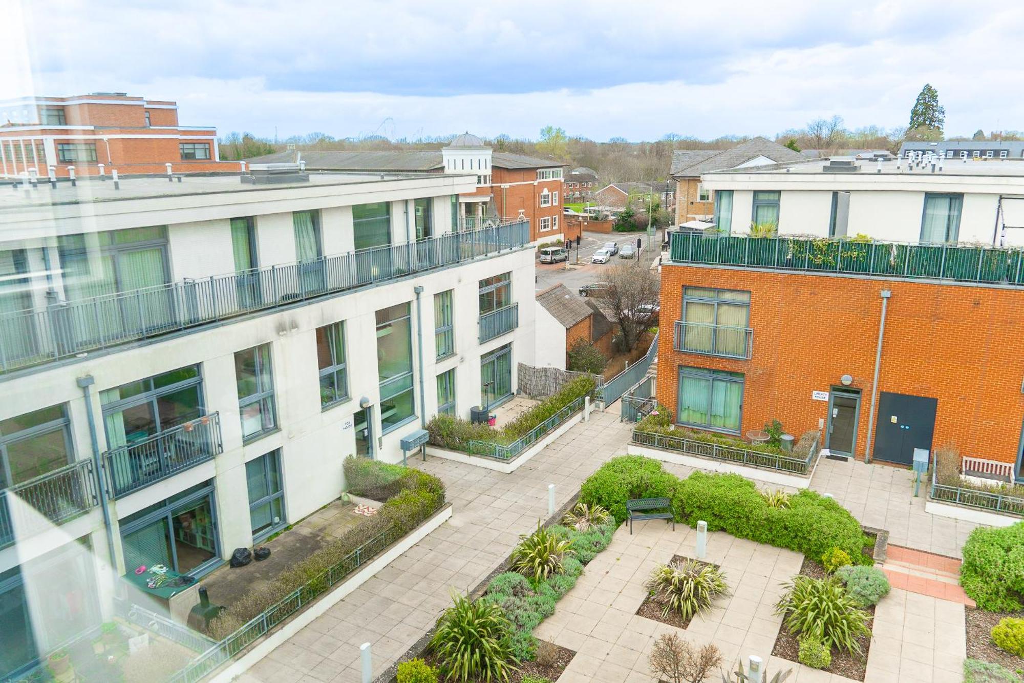 The Regency Suite - Modern 2-Bed 1-Bath Apartment Chertsey Εξωτερικό φωτογραφία
