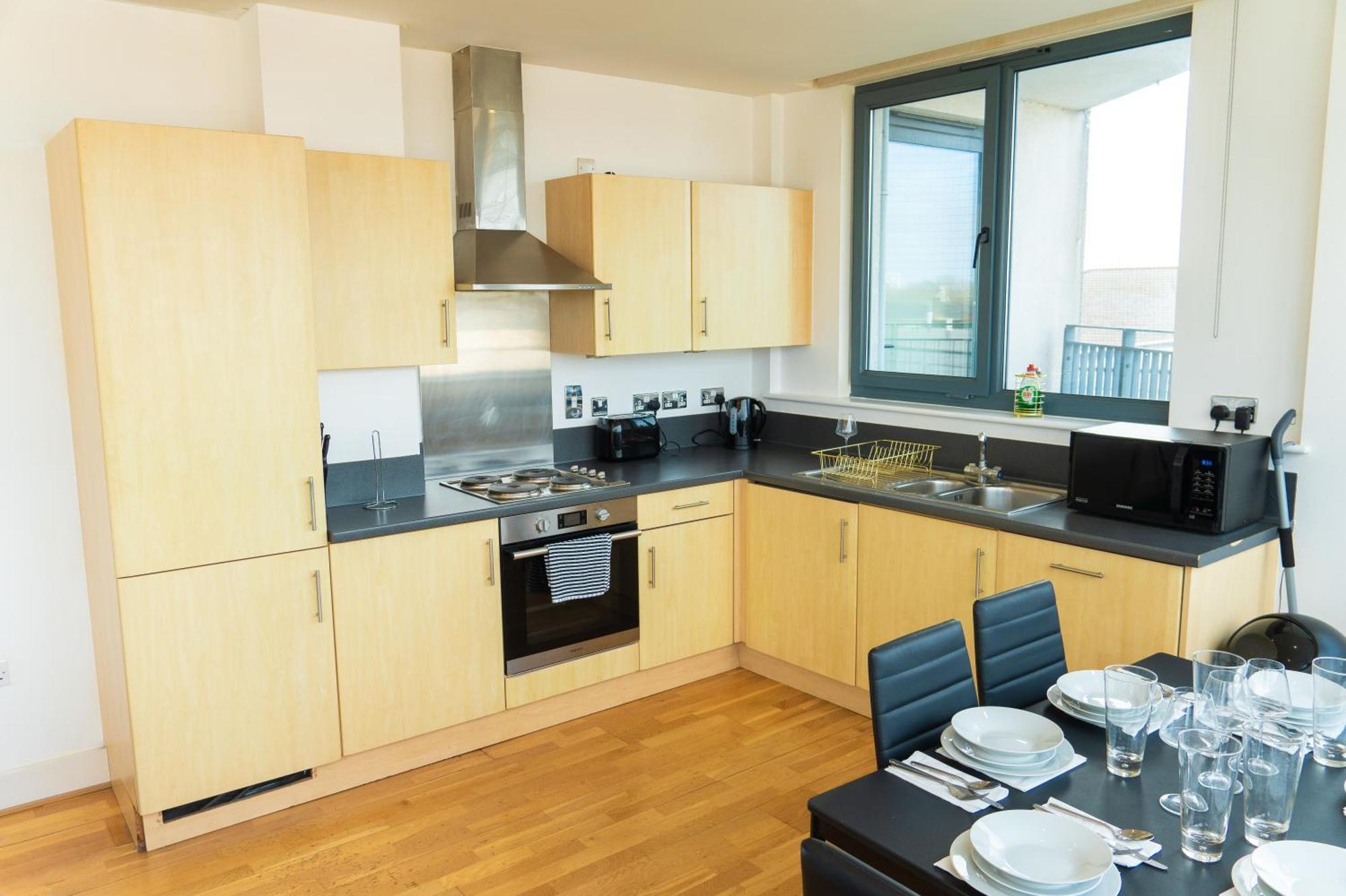 The Regency Suite - Modern 2-Bed 1-Bath Apartment Chertsey Εξωτερικό φωτογραφία