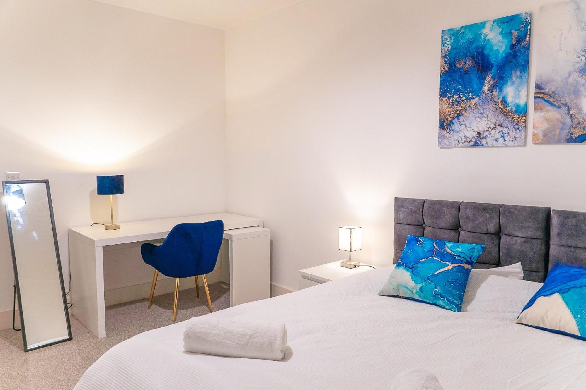 The Regency Suite - Modern 2-Bed 1-Bath Apartment Chertsey Εξωτερικό φωτογραφία