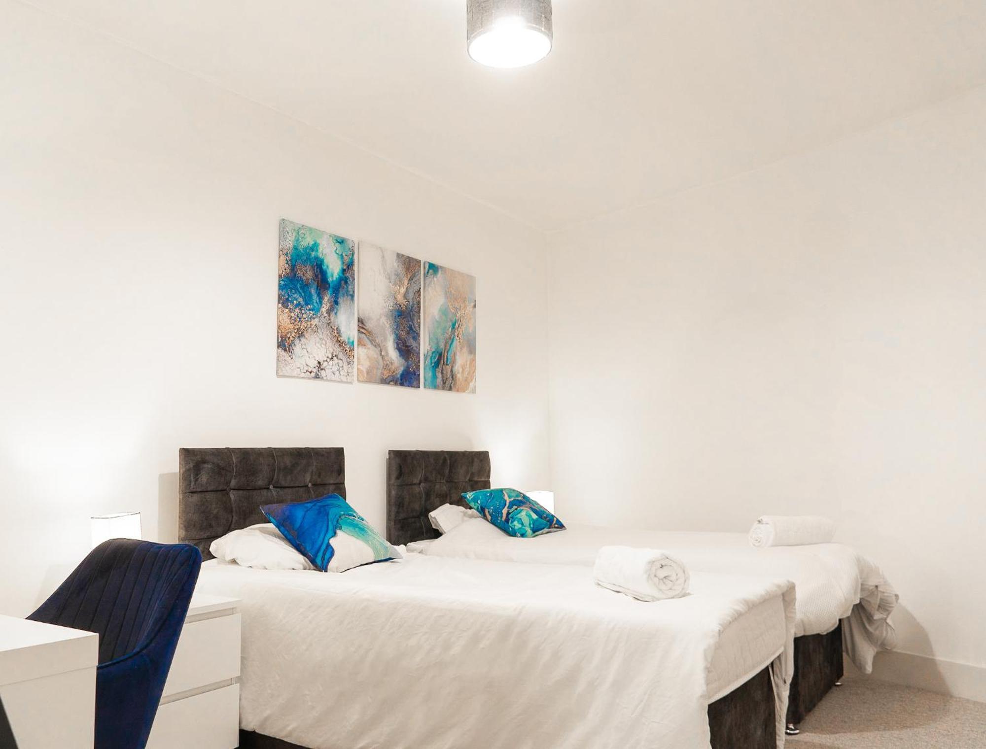 The Regency Suite - Modern 2-Bed 1-Bath Apartment Chertsey Εξωτερικό φωτογραφία