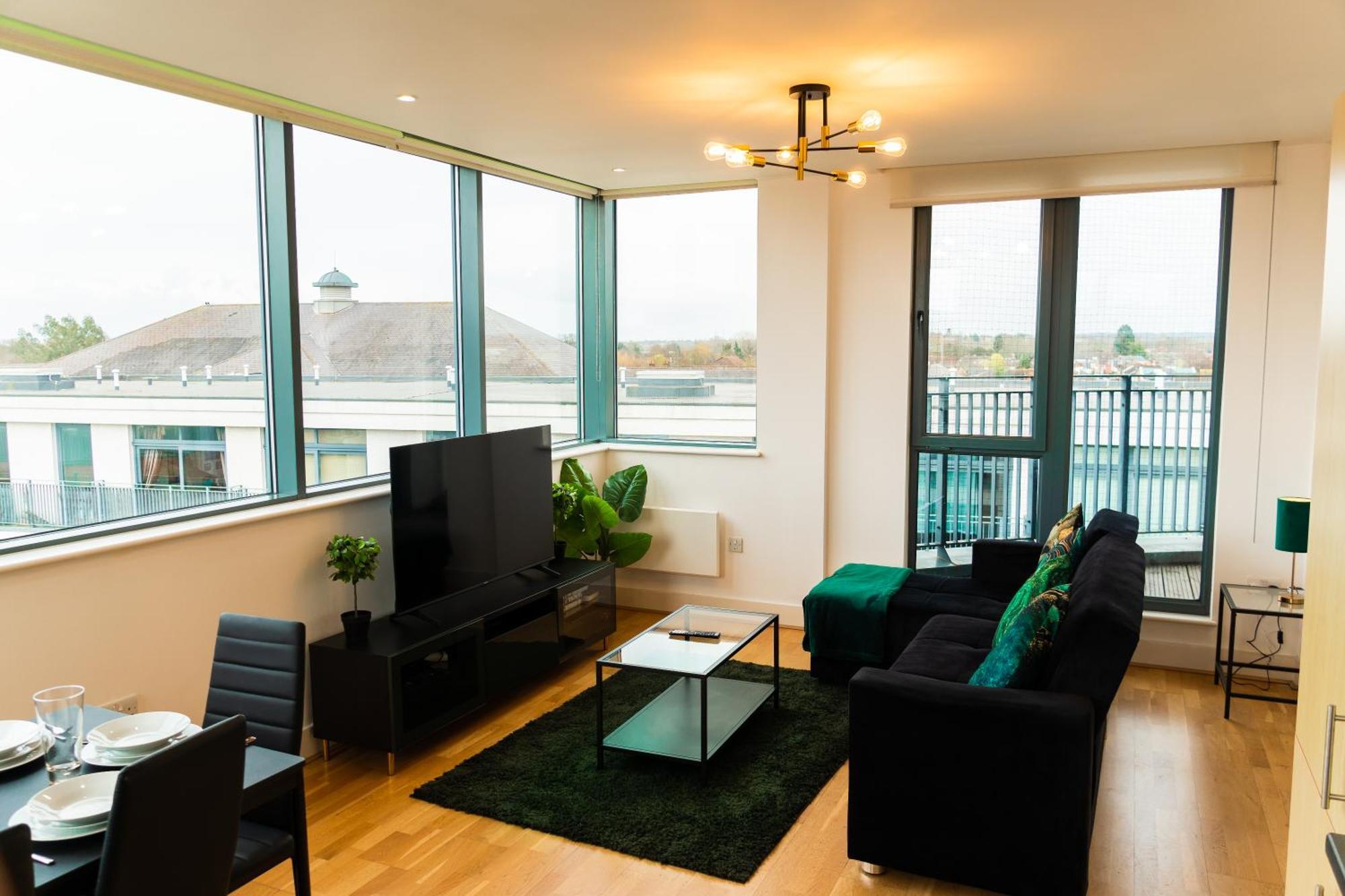 The Regency Suite - Modern 2-Bed 1-Bath Apartment Chertsey Εξωτερικό φωτογραφία