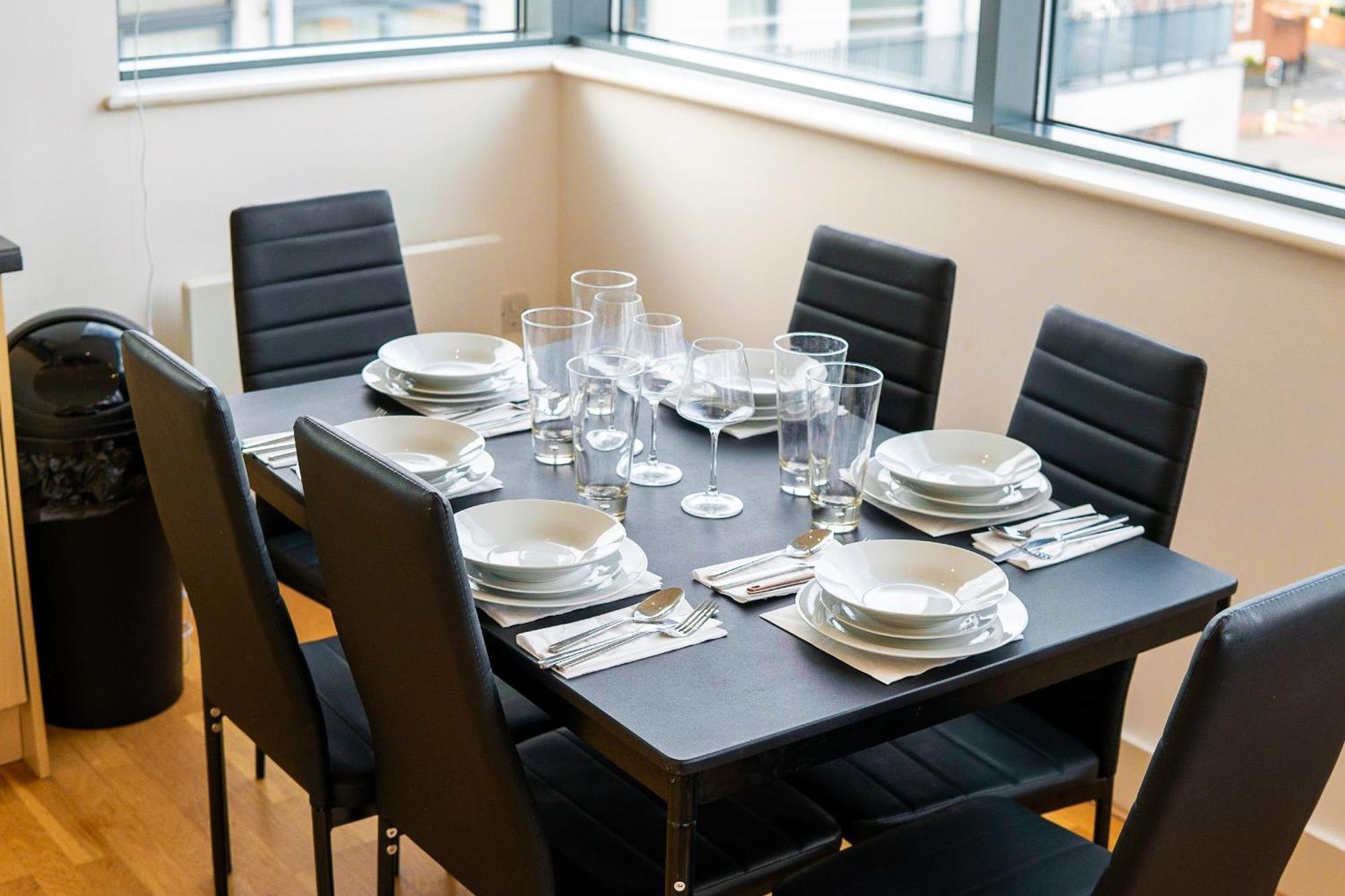 The Regency Suite - Modern 2-Bed 1-Bath Apartment Chertsey Εξωτερικό φωτογραφία