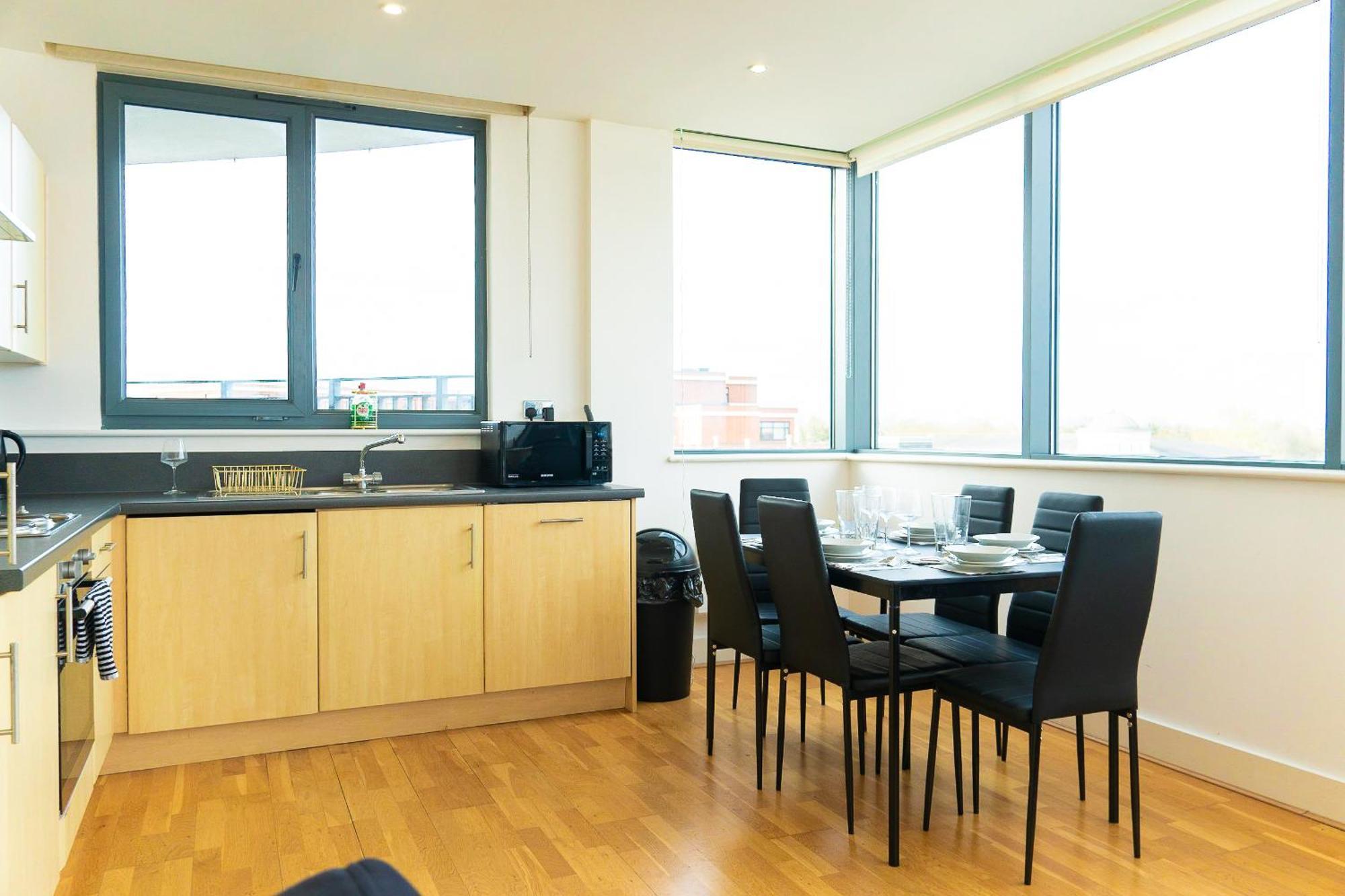 The Regency Suite - Modern 2-Bed 1-Bath Apartment Chertsey Εξωτερικό φωτογραφία