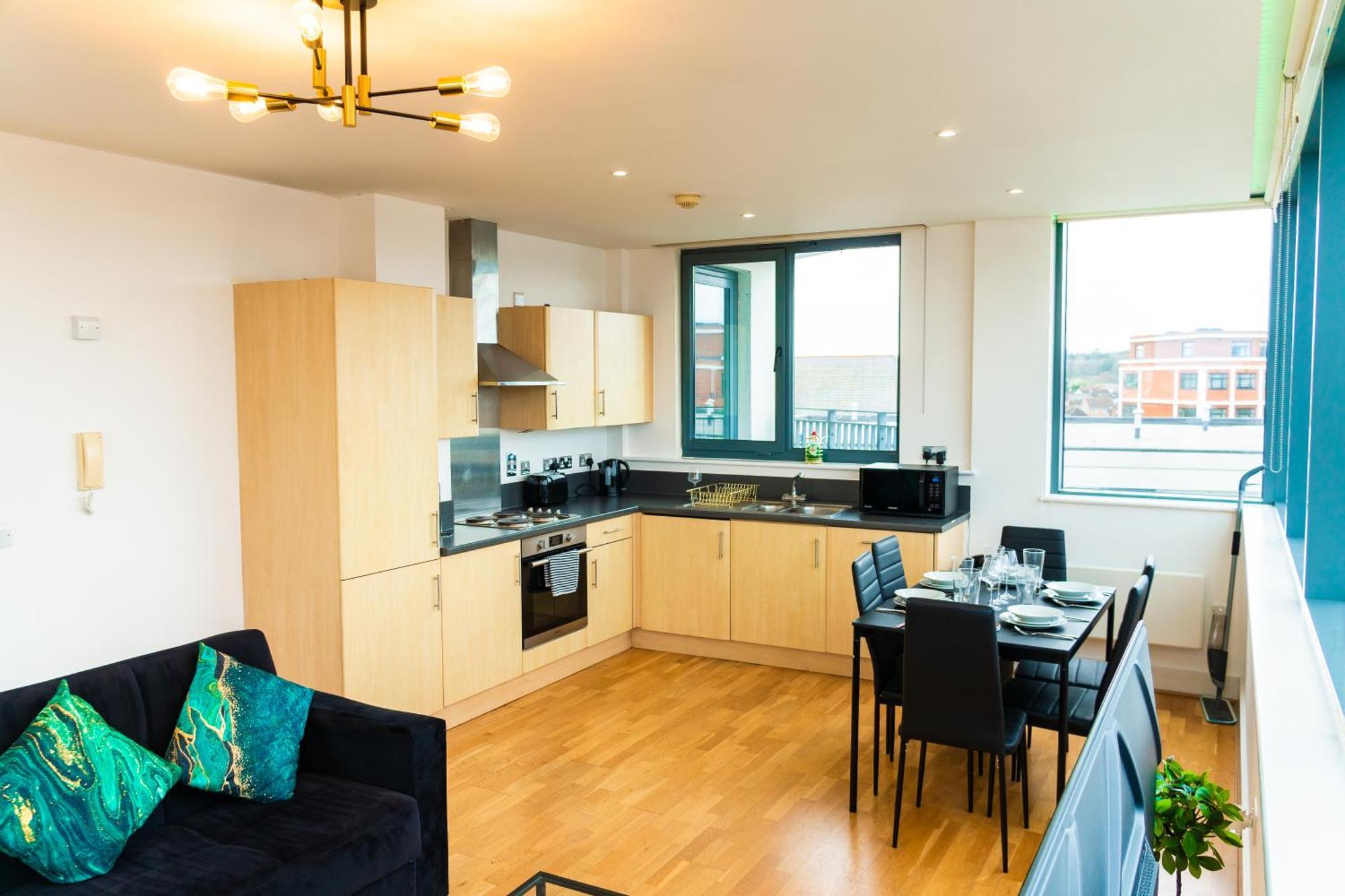 The Regency Suite - Modern 2-Bed 1-Bath Apartment Chertsey Εξωτερικό φωτογραφία